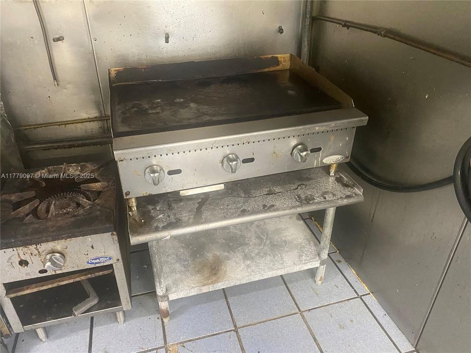 最近售出: $110,000 (0 贝兹, 0 浴室, 0 平方英尺)