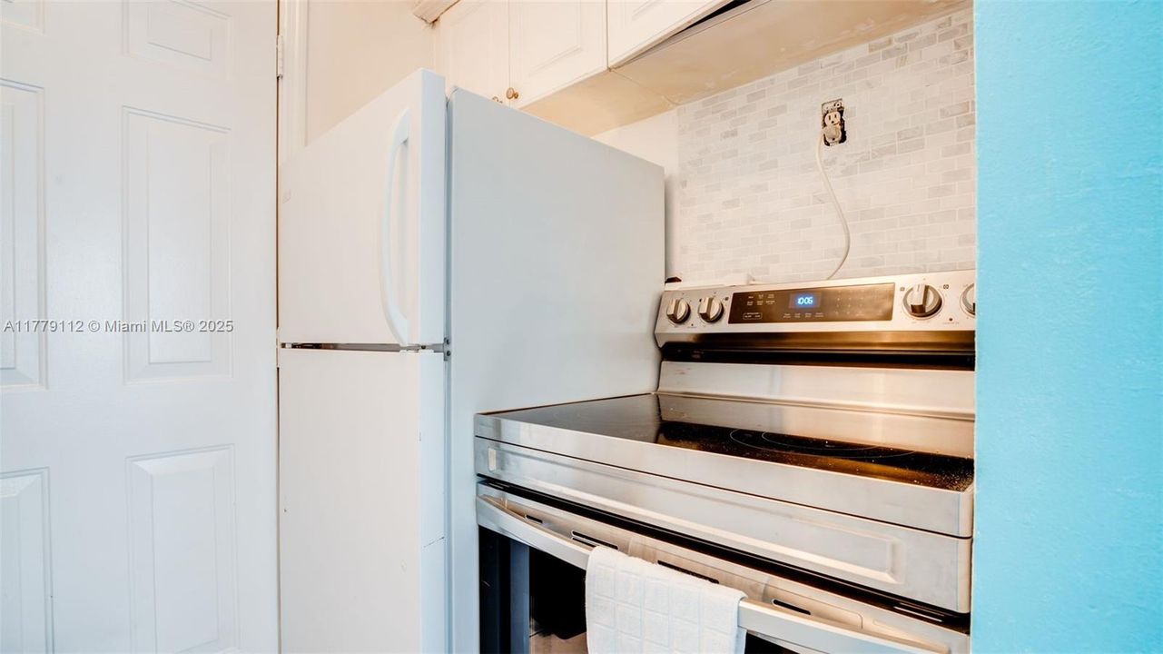 Recently Sold: $308,000 (1 beds, 1 baths, 461 Square Feet)