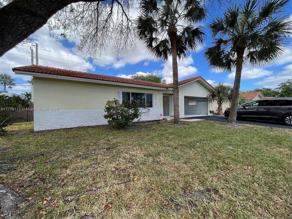 最近租的: $3,900 (4 贝兹, 2 浴室, 1490 平方英尺)