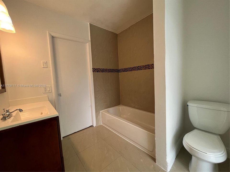 最近租的: $3,900 (4 贝兹, 2 浴室, 1490 平方英尺)