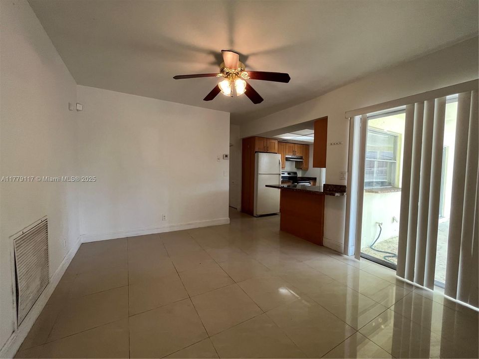 最近租的: $3,900 (4 贝兹, 2 浴室, 1490 平方英尺)