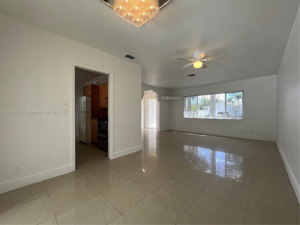 最近租的: $3,900 (4 贝兹, 2 浴室, 1490 平方英尺)