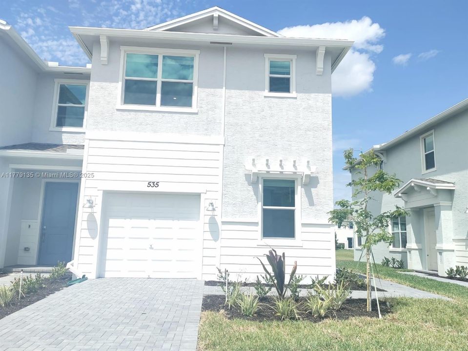 Недавно арендовано: $2,400 (3 спален, 2 ванн, 1821 Квадратных фут)