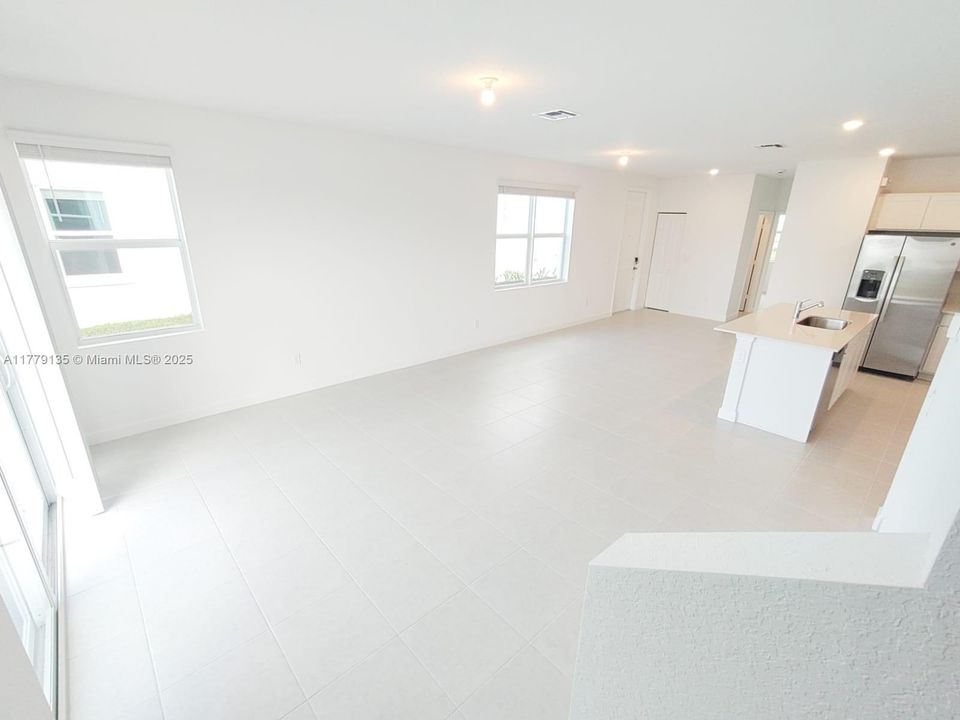 Недавно арендовано: $2,400 (3 спален, 2 ванн, 1821 Квадратных фут)