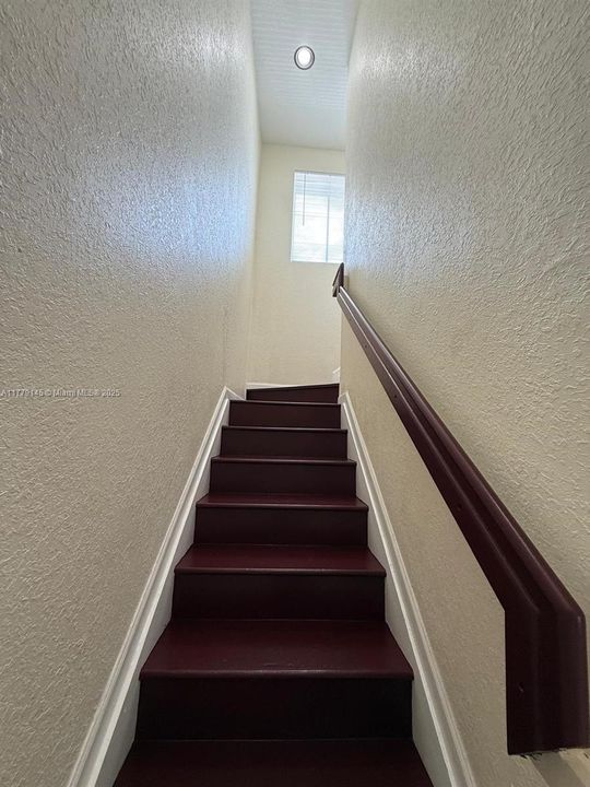 Recently Rented: $2,200 (3 beds, 3 baths, 1423 Square Feet)