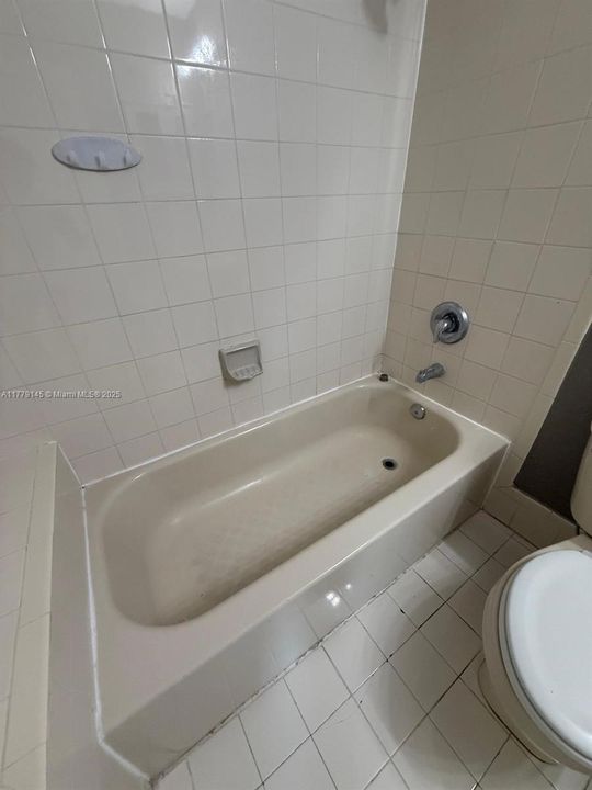 Recently Rented: $2,200 (3 beds, 3 baths, 1423 Square Feet)