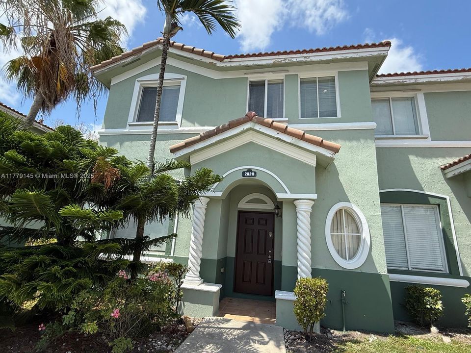 Recently Rented: $2,200 (3 beds, 3 baths, 1423 Square Feet)