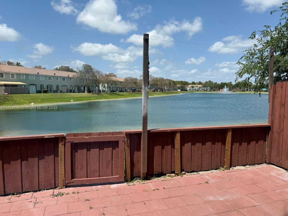 Recently Rented: $2,200 (3 beds, 3 baths, 1423 Square Feet)