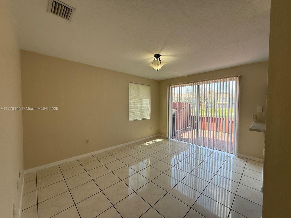 Recently Rented: $2,200 (3 beds, 3 baths, 1423 Square Feet)