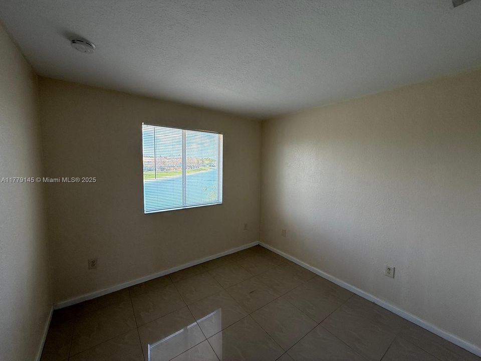 Recently Rented: $2,200 (3 beds, 3 baths, 1423 Square Feet)