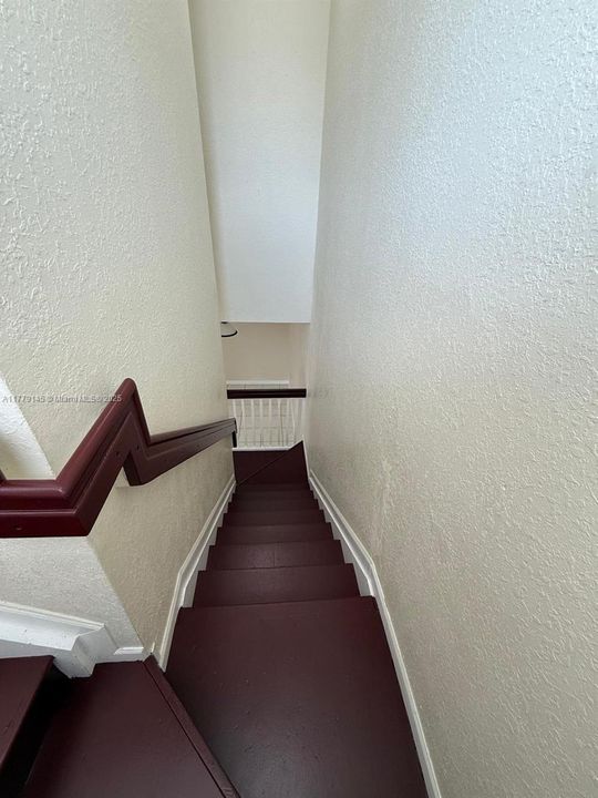 Recently Rented: $2,200 (3 beds, 3 baths, 1423 Square Feet)