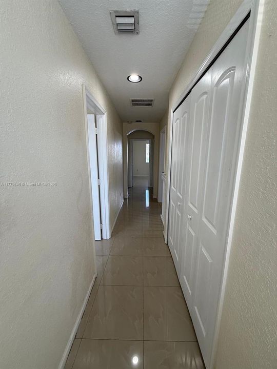 Recently Rented: $2,200 (3 beds, 3 baths, 1423 Square Feet)