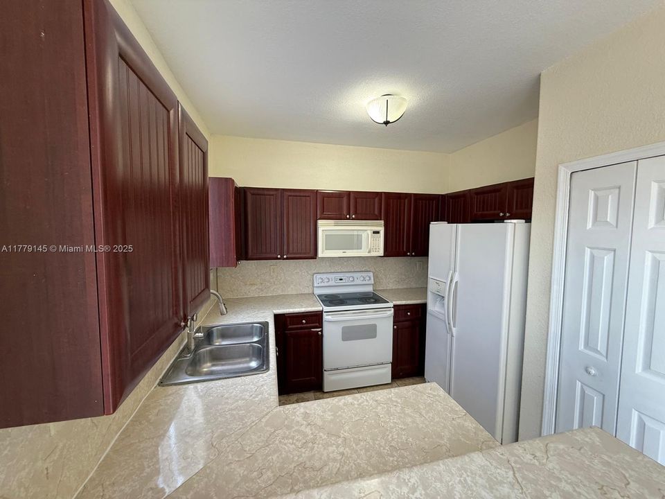 Recently Rented: $2,200 (3 beds, 3 baths, 1423 Square Feet)