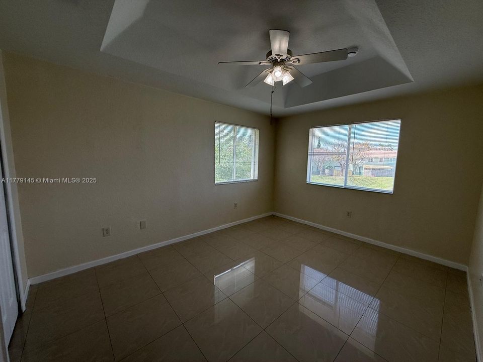 Recently Rented: $2,200 (3 beds, 3 baths, 1423 Square Feet)