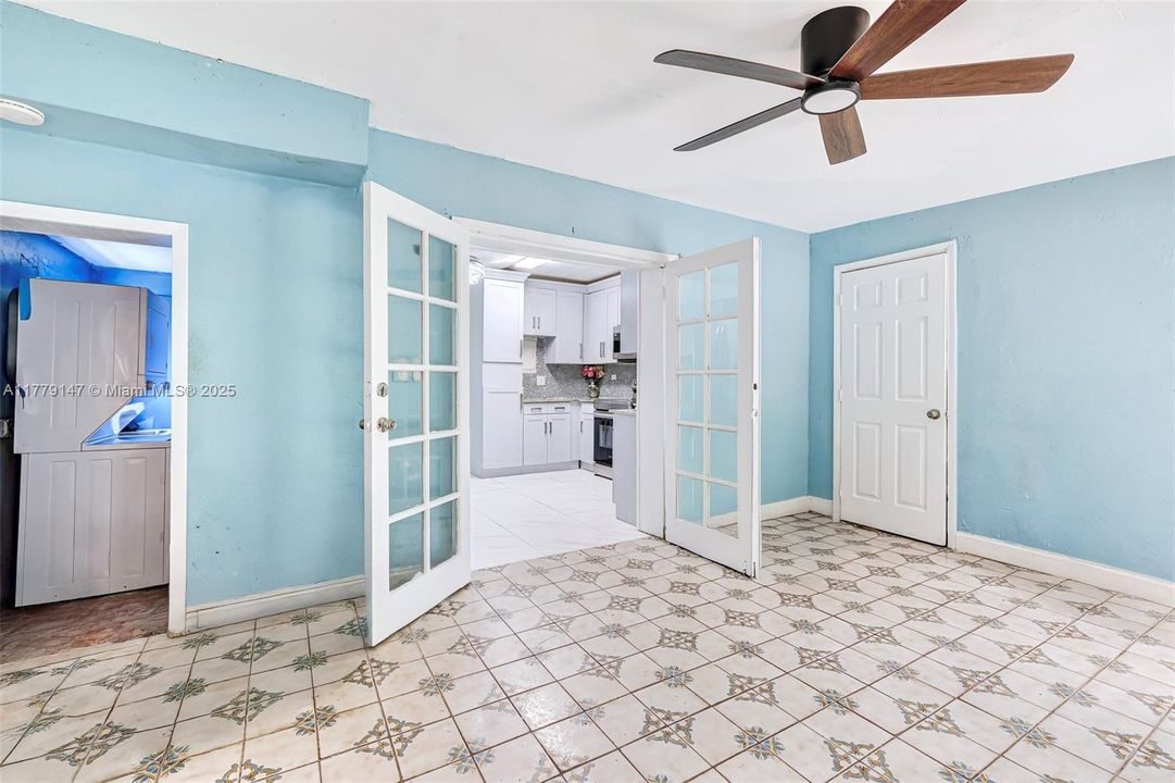 Недавно продано: $485,000 (4 спален, 2 ванн, 1684 Квадратных фут)