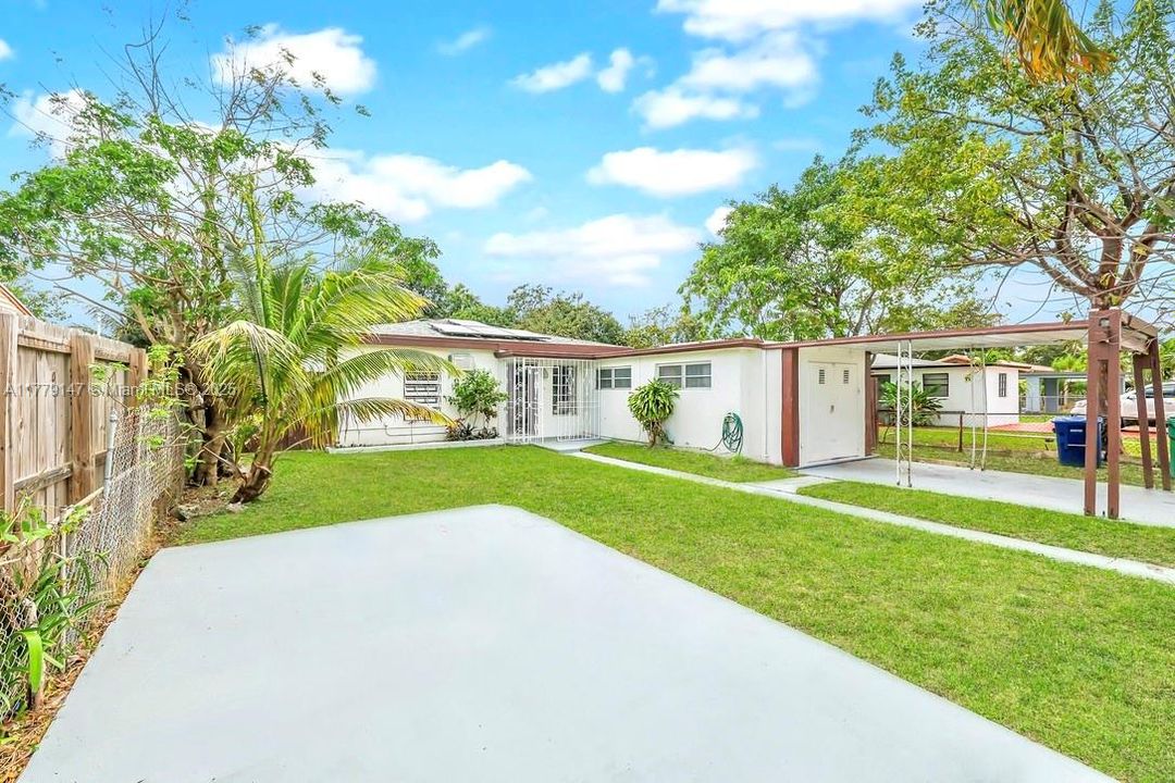 Недавно продано: $485,000 (4 спален, 2 ванн, 1684 Квадратных фут)