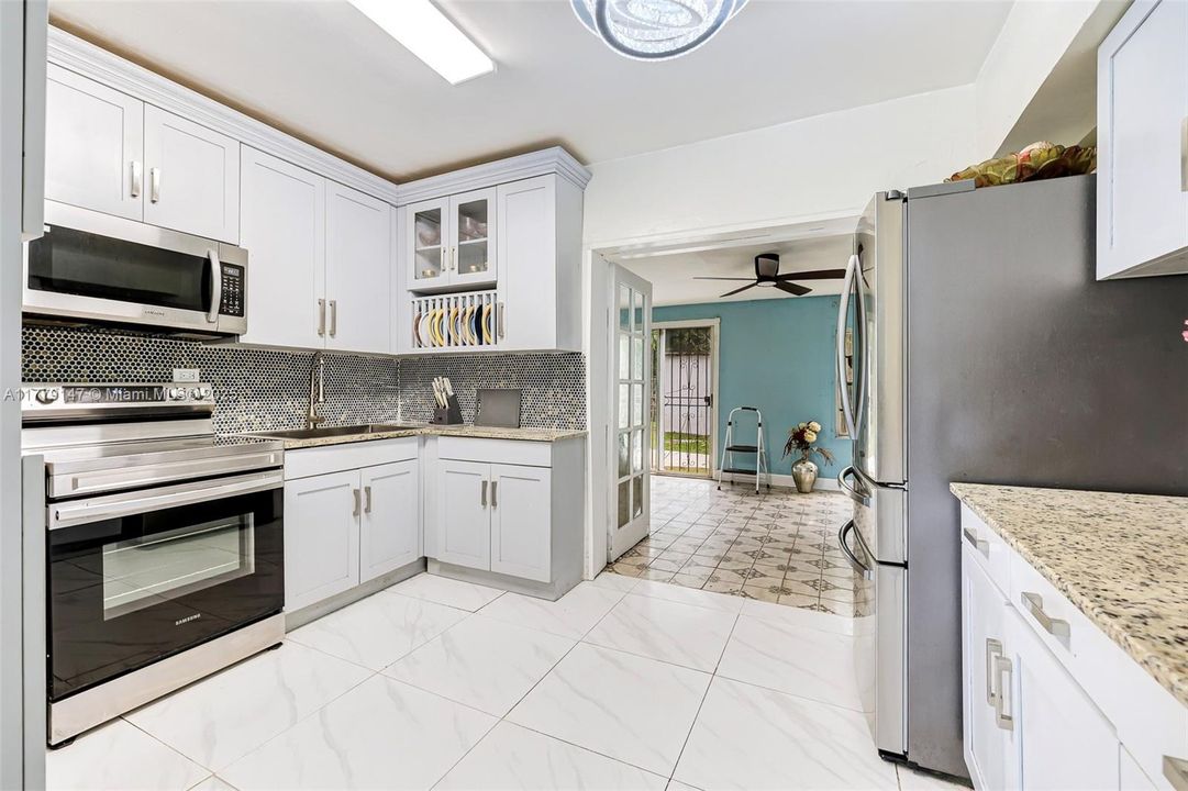 Недавно продано: $485,000 (4 спален, 2 ванн, 1684 Квадратных фут)