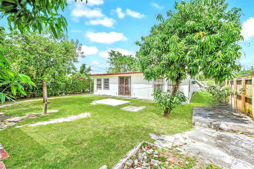 Недавно продано: $485,000 (4 спален, 2 ванн, 1684 Квадратных фут)