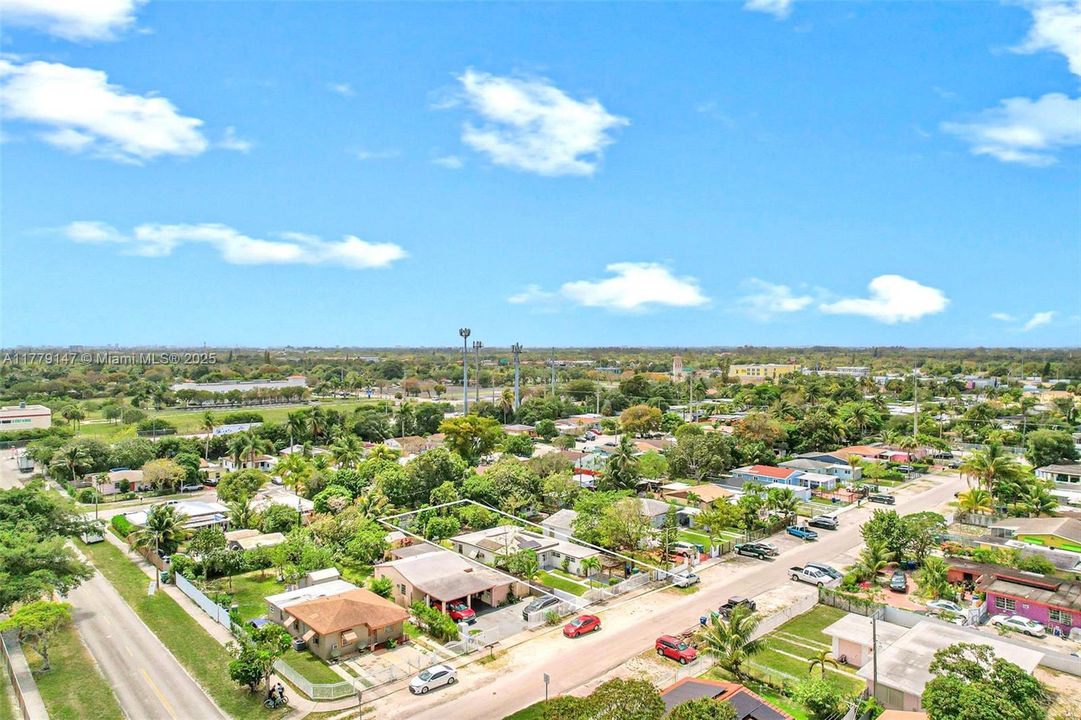 Недавно продано: $485,000 (4 спален, 2 ванн, 1684 Квадратных фут)