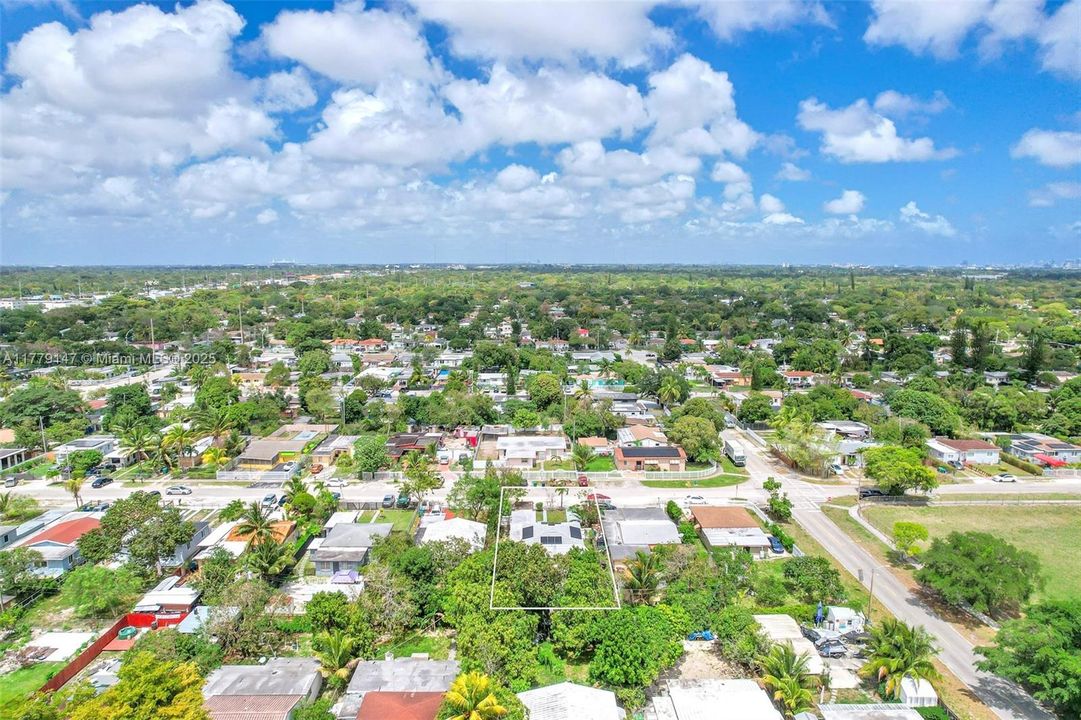 Недавно продано: $485,000 (4 спален, 2 ванн, 1684 Квадратных фут)