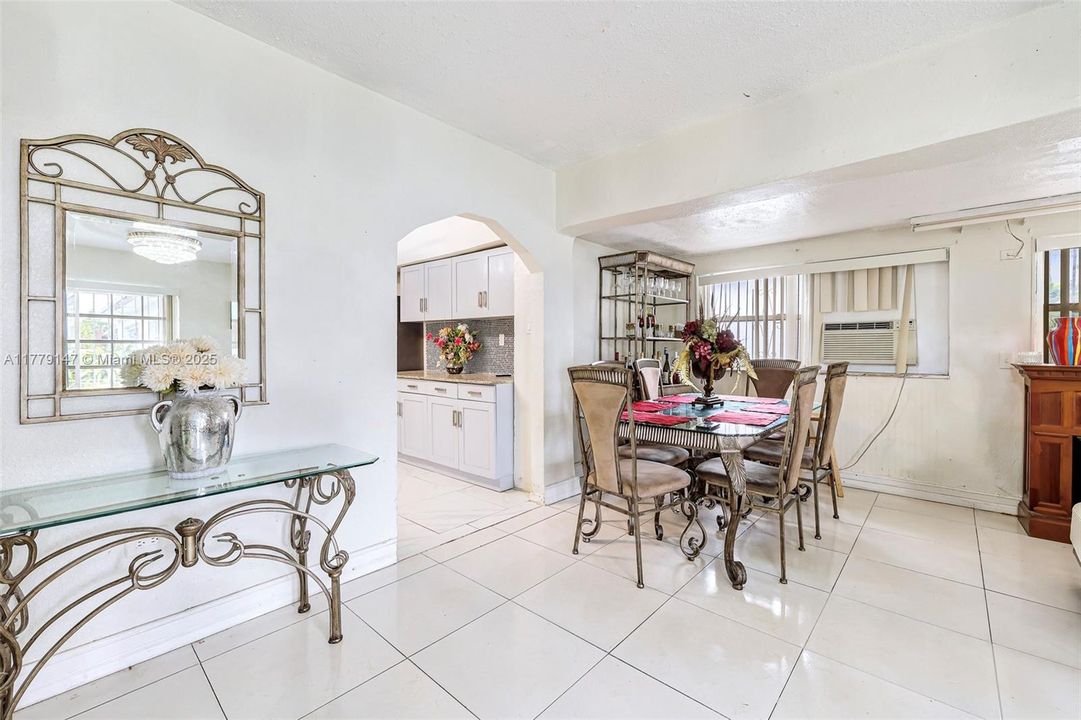 Недавно продано: $485,000 (4 спален, 2 ванн, 1684 Квадратных фут)