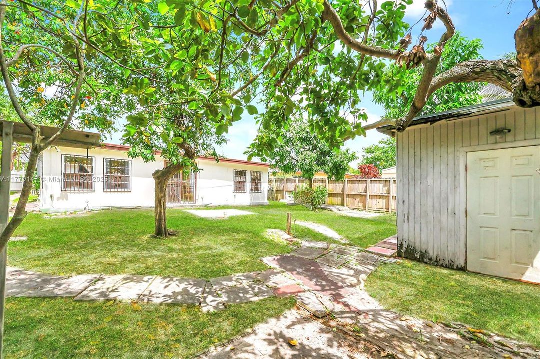 Недавно продано: $485,000 (4 спален, 2 ванн, 1684 Квадратных фут)