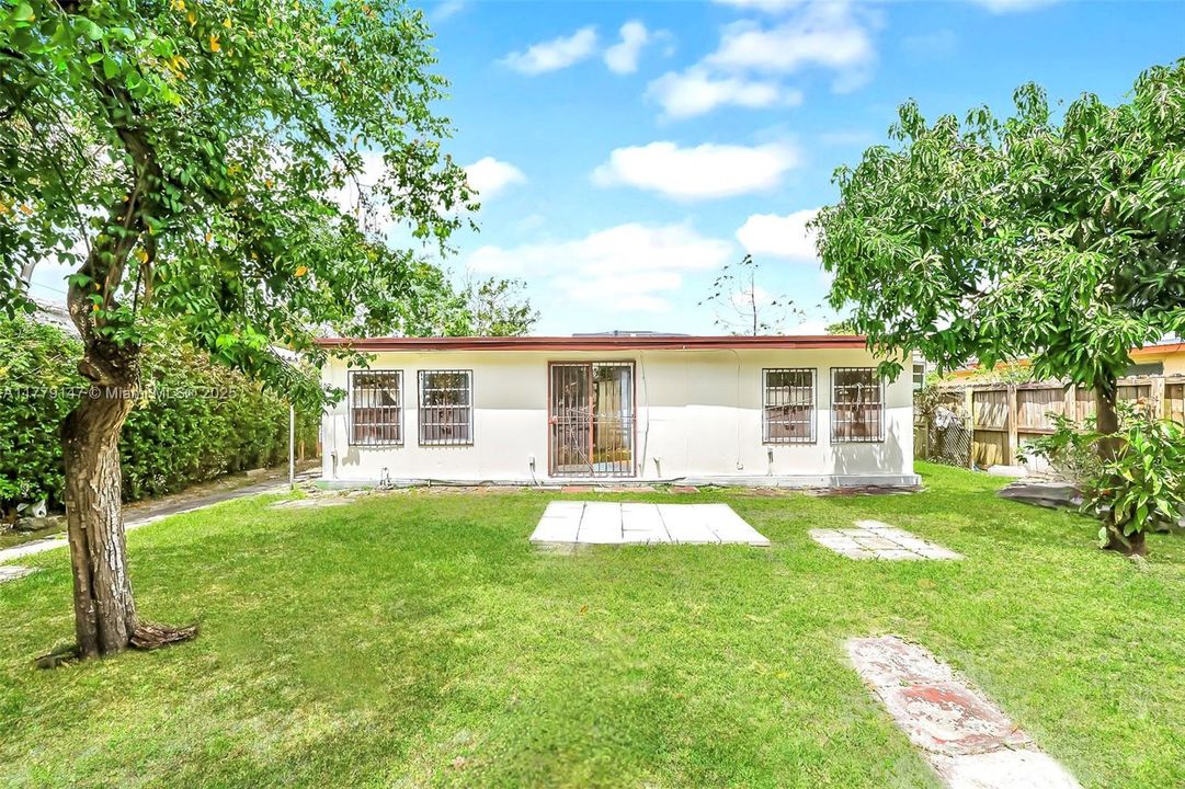 Недавно продано: $485,000 (4 спален, 2 ванн, 1684 Квадратных фут)