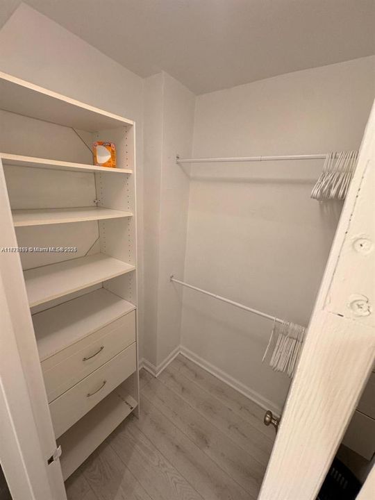 待售: $490,000 (0 贝兹, 1 浴室, 550 平方英尺)