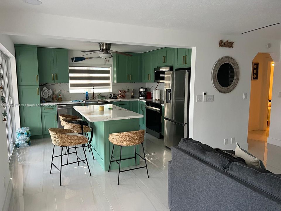 Недавно арендовано: $5,900 (4 спален, 2 ванн, 884 Квадратных фут)