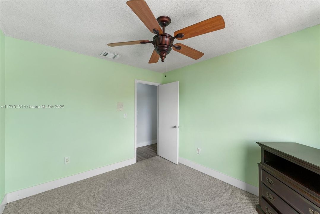 Vendido Recientemente: $825,000 (4 camas, 2 baños, 2252 Pies cuadrados)