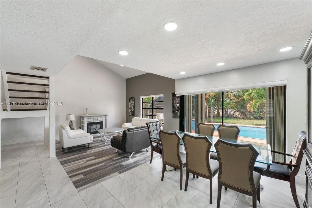 Vendido Recientemente: $825,000 (4 camas, 2 baños, 2252 Pies cuadrados)