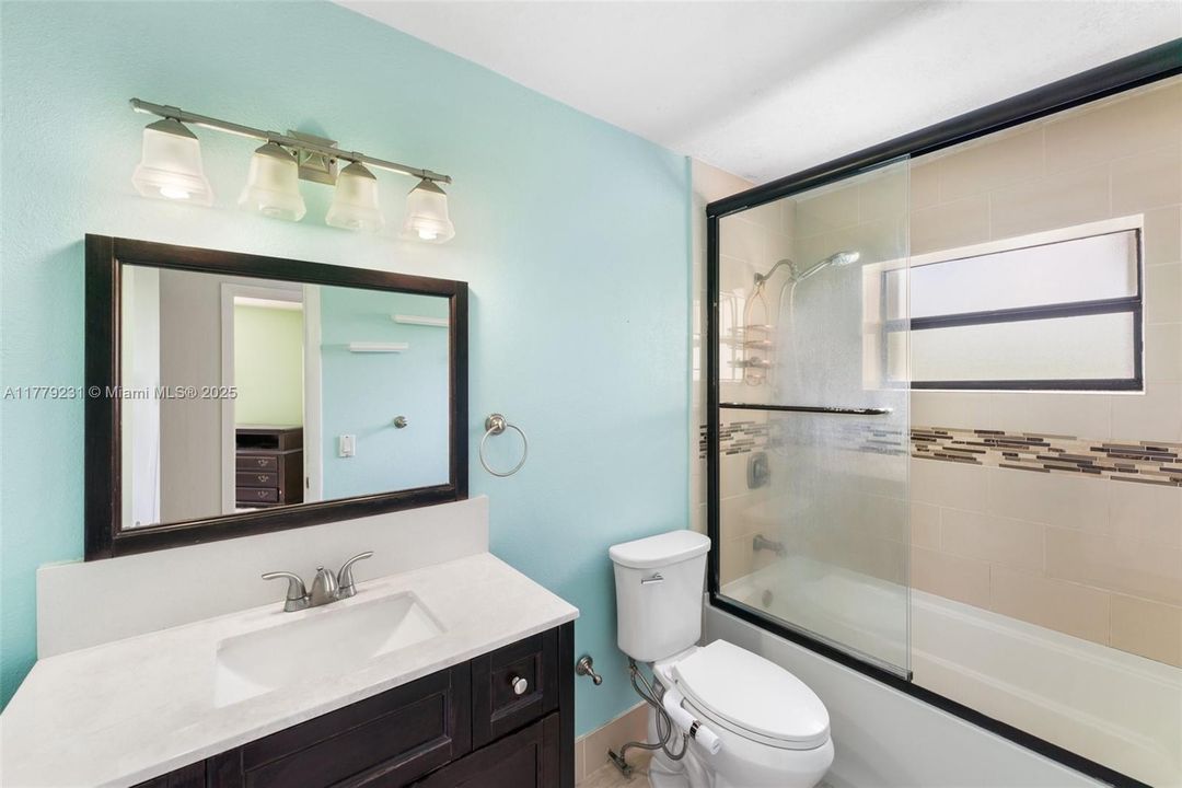 Vendido Recientemente: $825,000 (4 camas, 2 baños, 2252 Pies cuadrados)