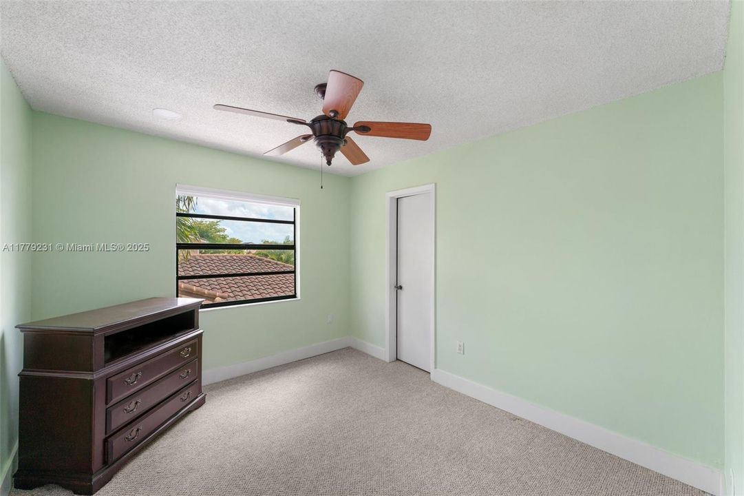 Vendido Recientemente: $825,000 (4 camas, 2 baños, 2252 Pies cuadrados)