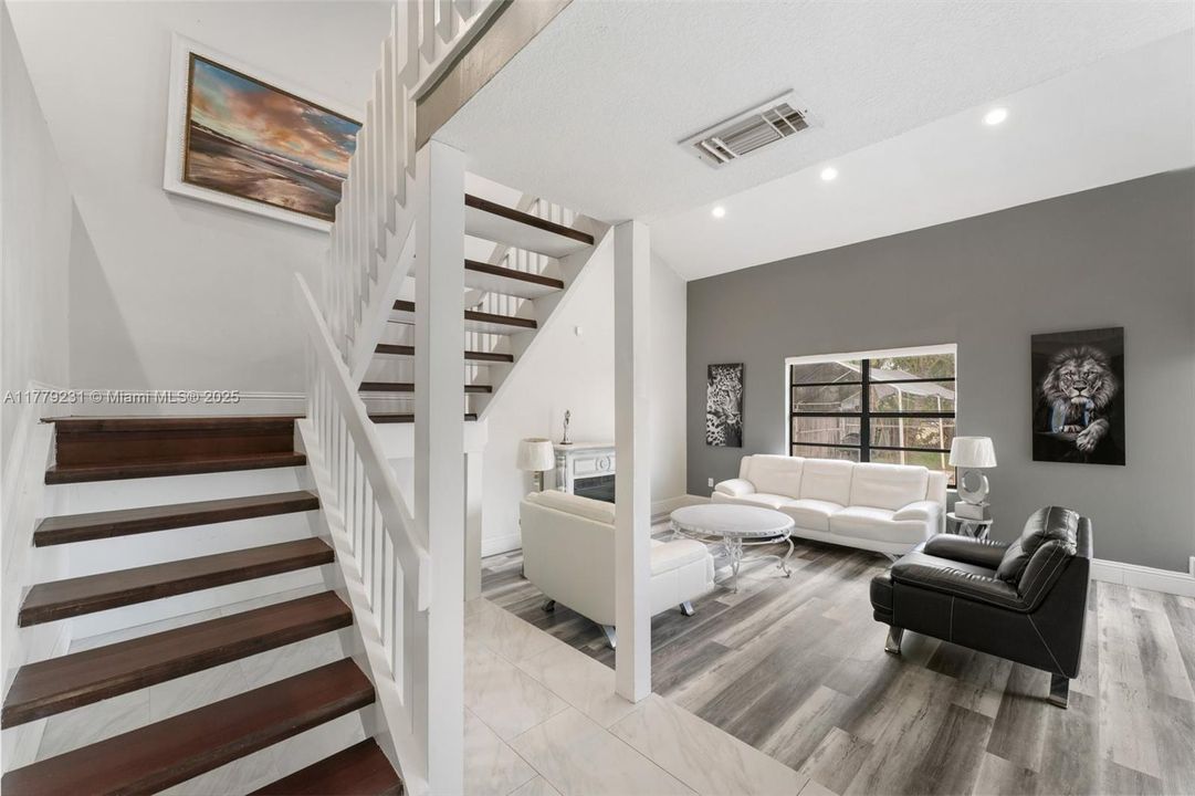 Vendido Recientemente: $825,000 (4 camas, 2 baños, 2252 Pies cuadrados)