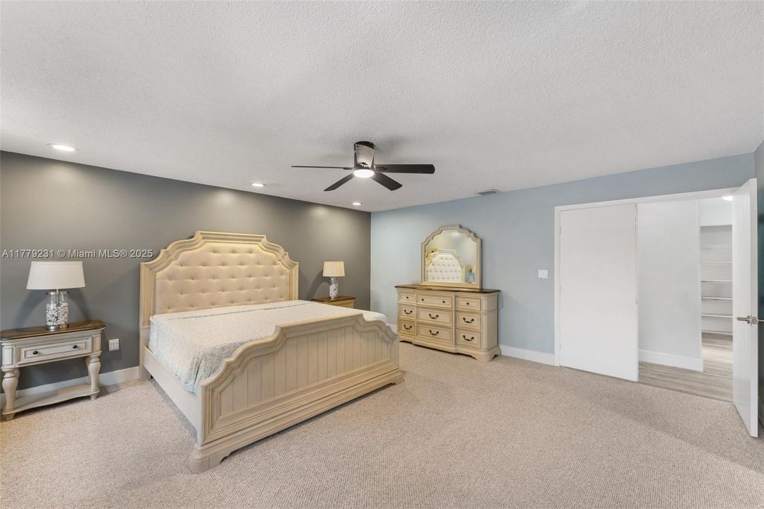 Vendido Recientemente: $825,000 (4 camas, 2 baños, 2252 Pies cuadrados)