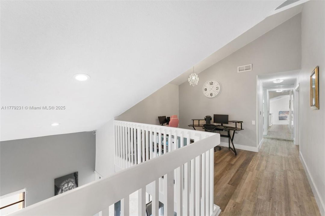 Vendido Recientemente: $825,000 (4 camas, 2 baños, 2252 Pies cuadrados)