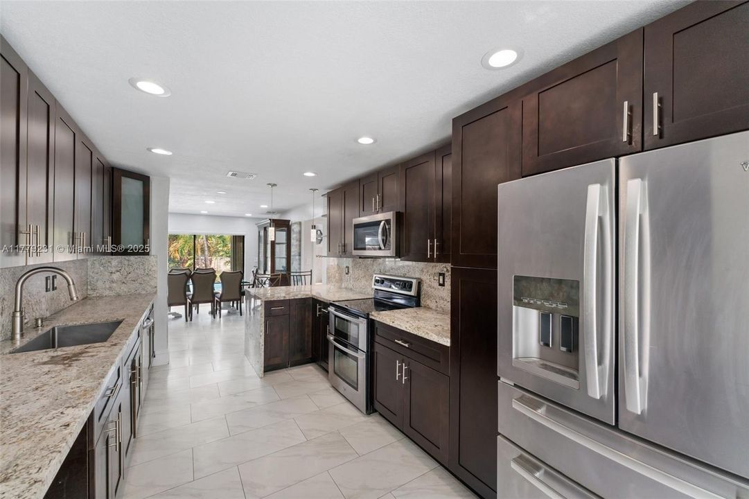 Vendido Recientemente: $825,000 (4 camas, 2 baños, 2252 Pies cuadrados)