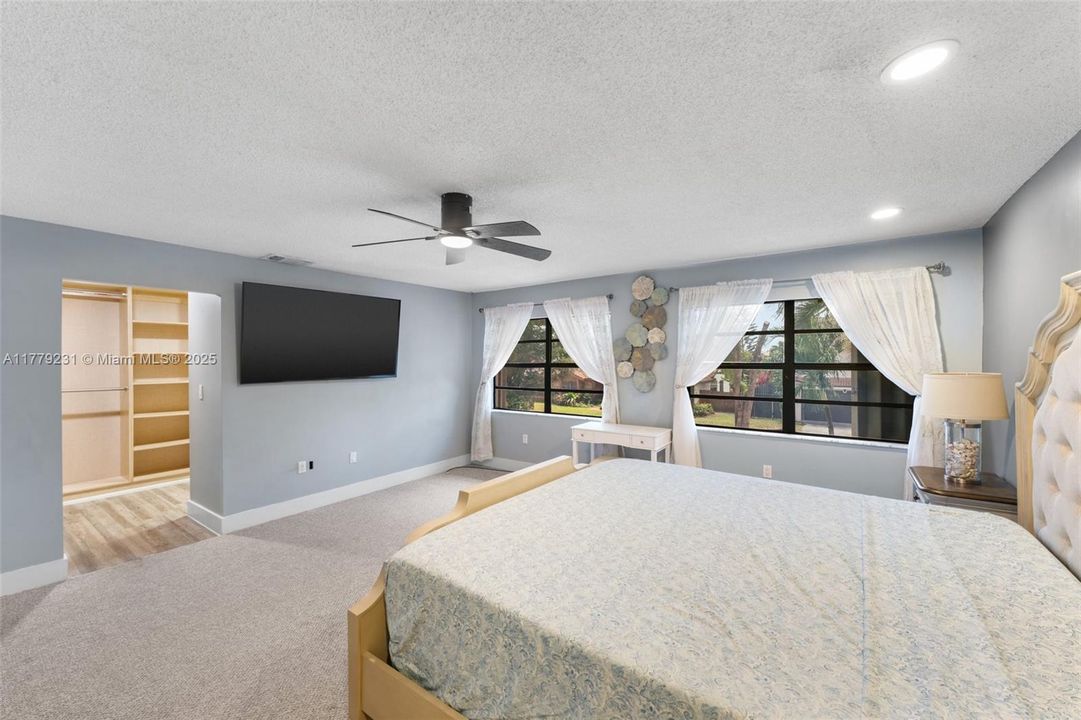 Vendido Recientemente: $825,000 (4 camas, 2 baños, 2252 Pies cuadrados)