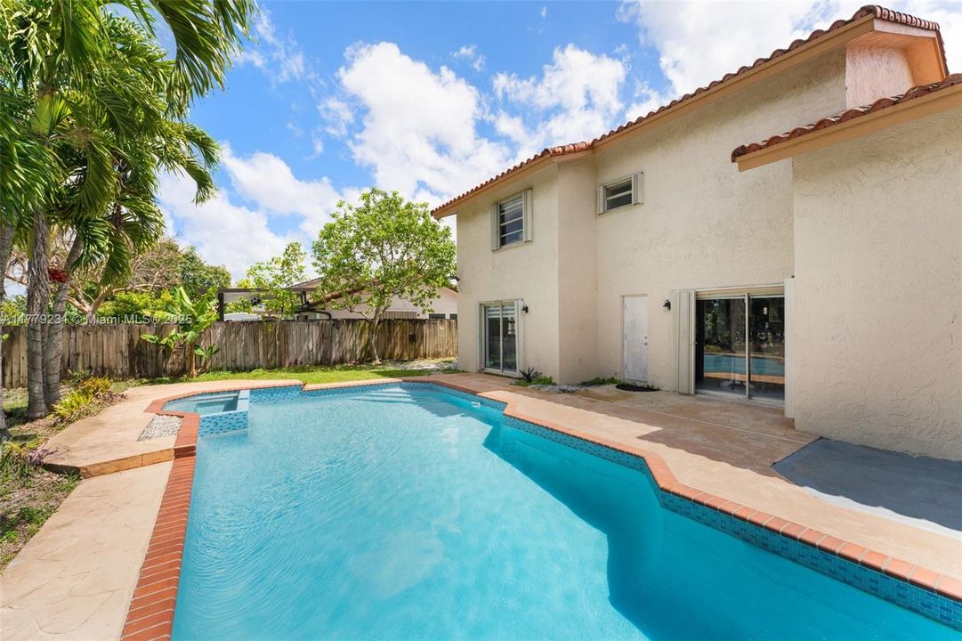 Vendido Recientemente: $825,000 (4 camas, 2 baños, 2252 Pies cuadrados)