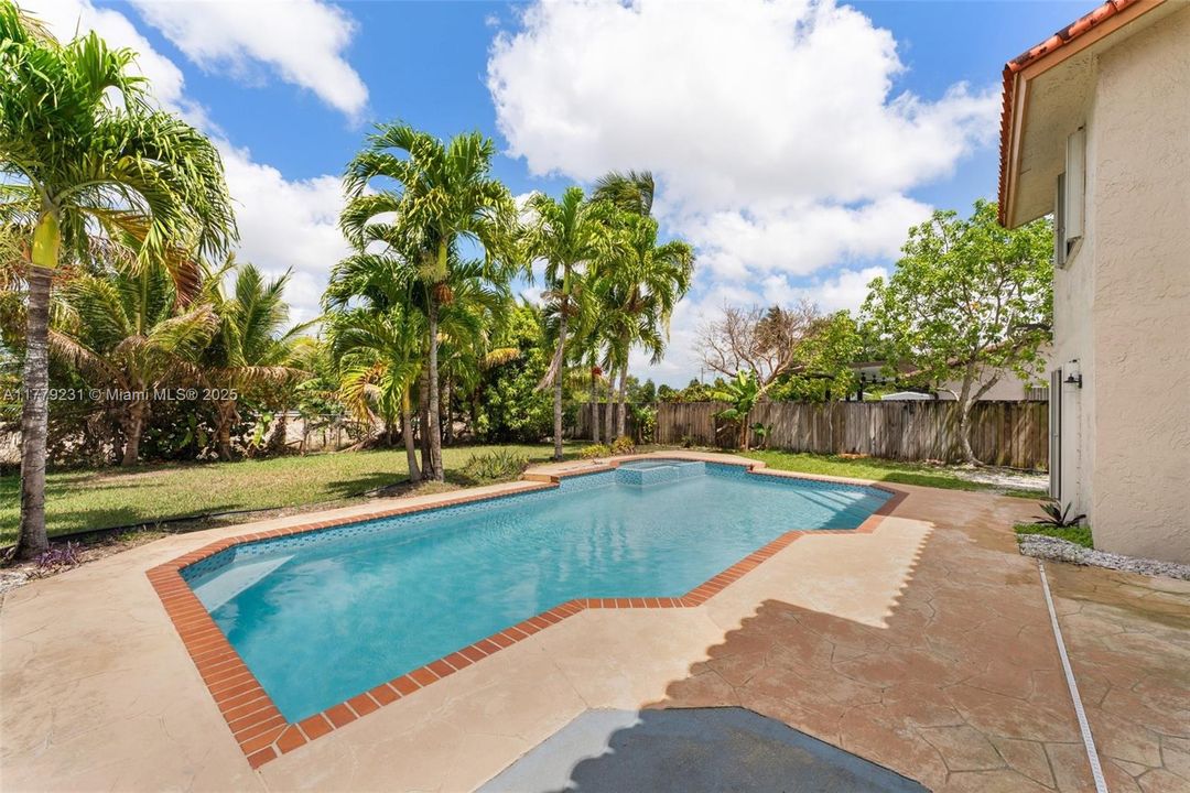 Vendido Recientemente: $825,000 (4 camas, 2 baños, 2252 Pies cuadrados)