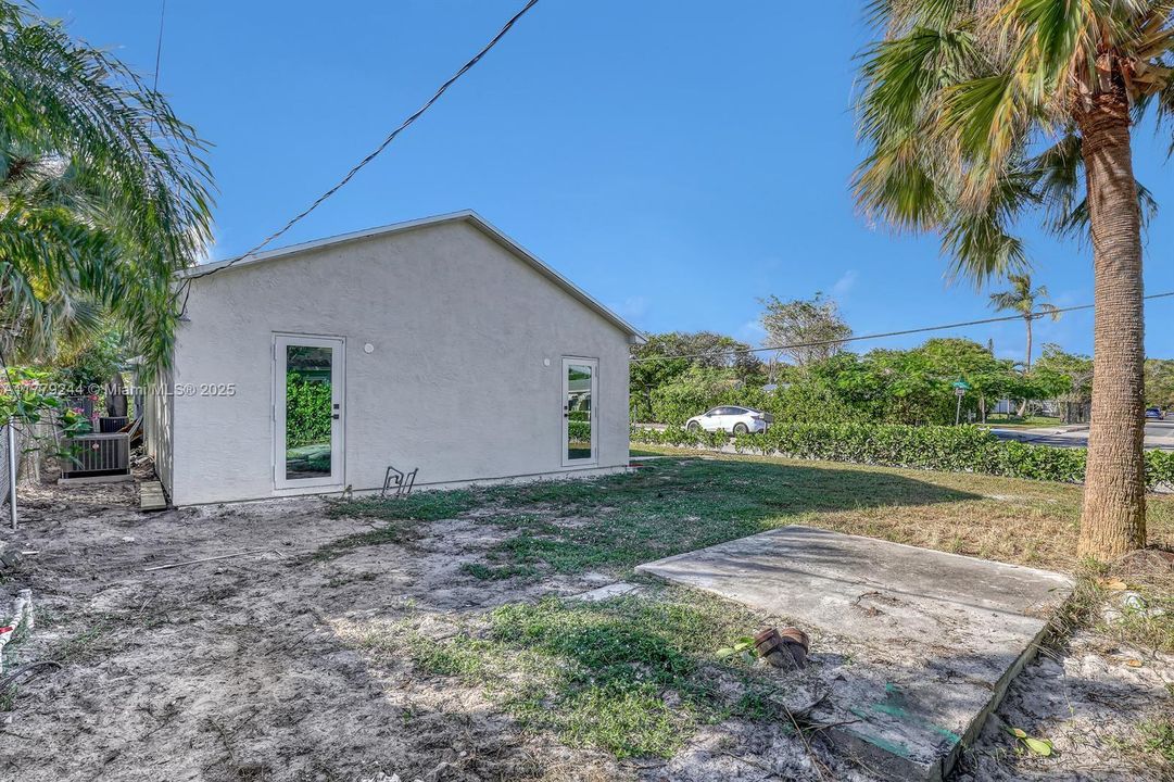 Recently Rented: $2,350 (2 beds, 1 baths, 760 Square Feet)