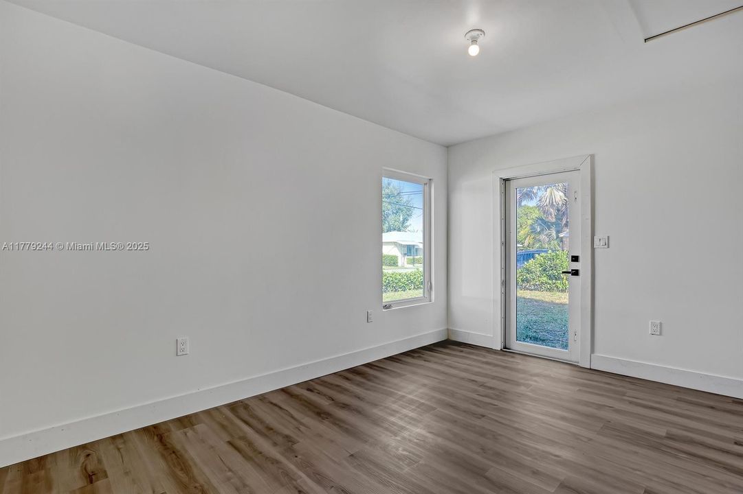 Recently Rented: $2,350 (2 beds, 1 baths, 760 Square Feet)