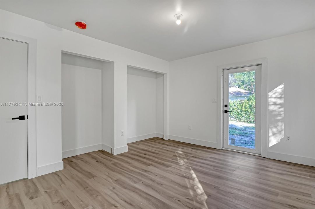 Recently Rented: $2,350 (2 beds, 1 baths, 760 Square Feet)