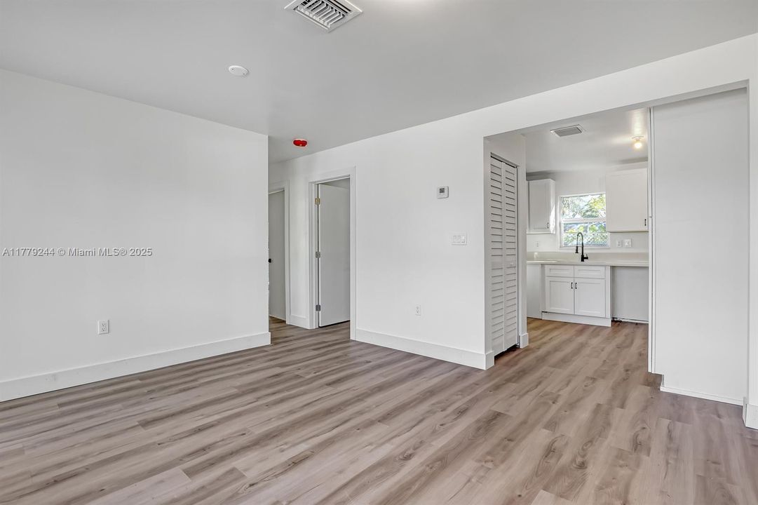 Recently Rented: $2,350 (2 beds, 1 baths, 760 Square Feet)