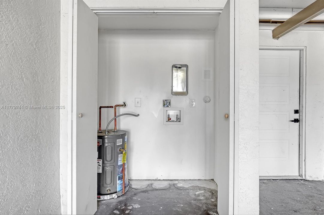 Recently Rented: $2,350 (2 beds, 1 baths, 760 Square Feet)