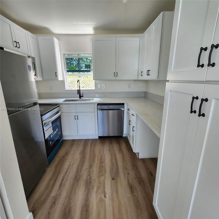 Recently Rented: $2,350 (2 beds, 1 baths, 760 Square Feet)