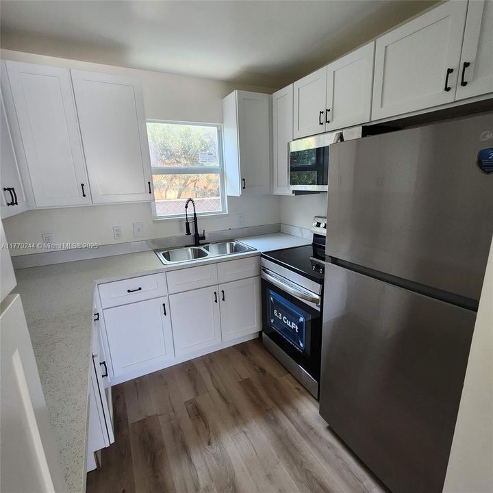 Recently Rented: $2,350 (2 beds, 1 baths, 760 Square Feet)