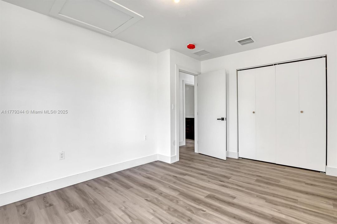 Recently Rented: $2,350 (2 beds, 1 baths, 760 Square Feet)