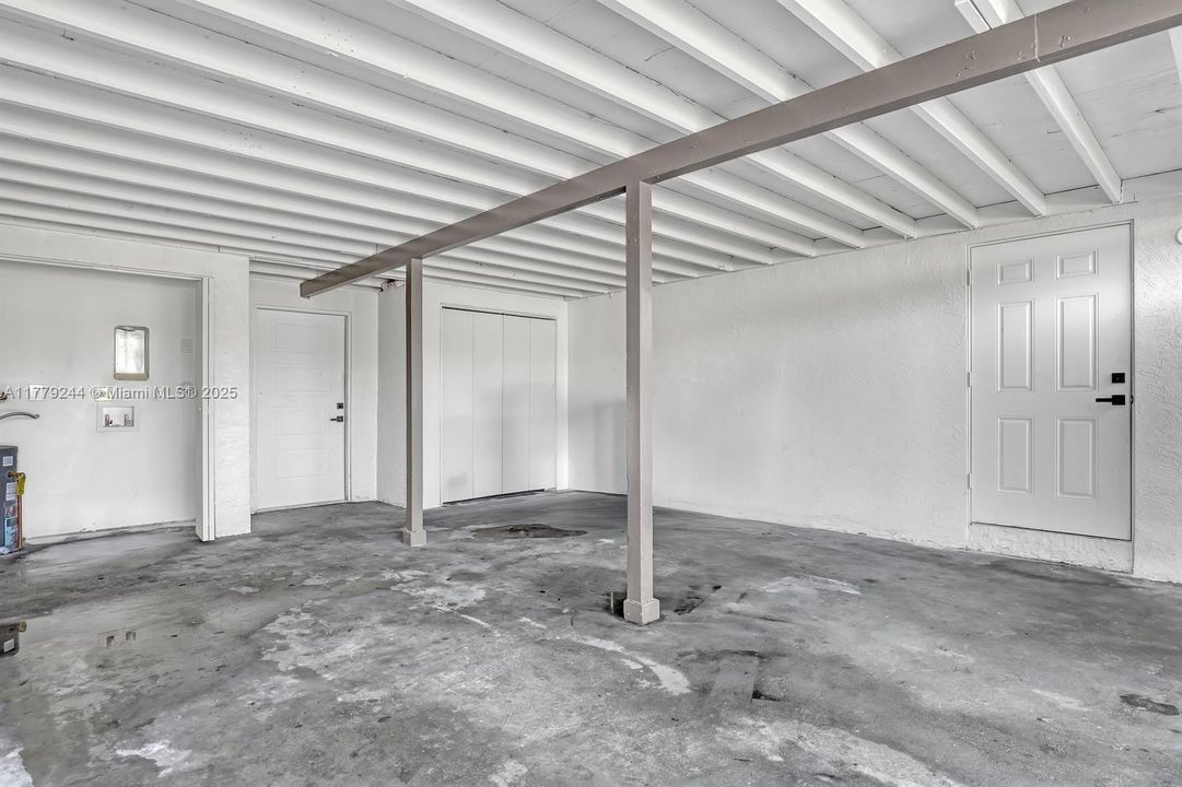 Recently Rented: $2,350 (2 beds, 1 baths, 760 Square Feet)