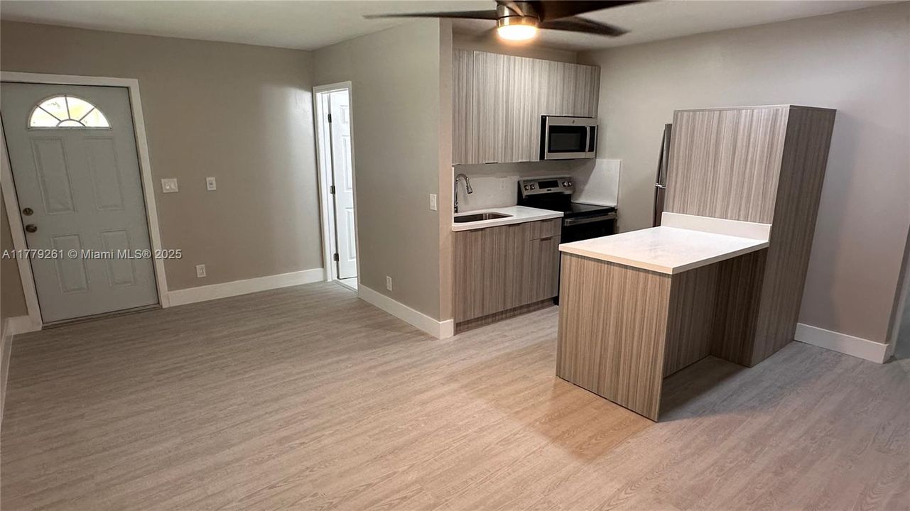 待售: $1,200,000 (0 贝兹, 0 浴室, 2847 平方英尺)